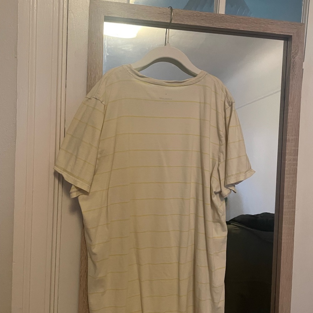 Everlane Organic Cotton Crew T-Shirt
Color: white + yellow stripe